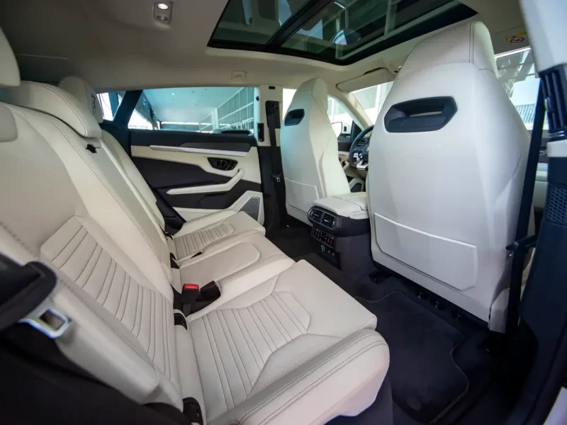 2025 Lamborghini Urus SE V8 4.0 Litres Twin-Turbo Hybrid Engine White SUV