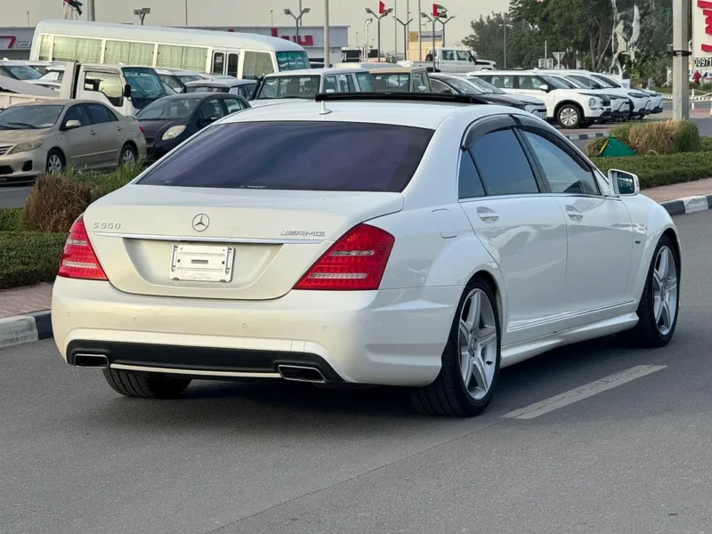 2012 Mercedes-Benz S-Class S 550 4.6 Litres 8 Cylinders Engine White Black Sedan