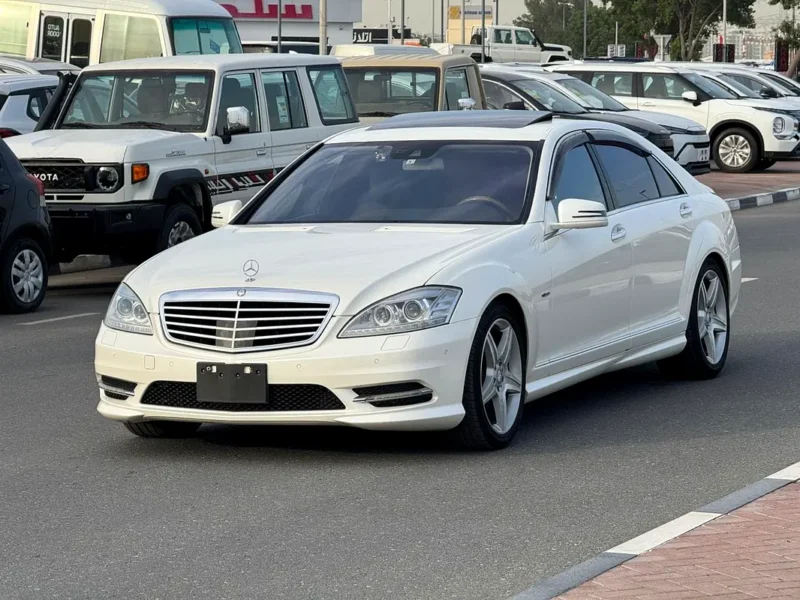 2012 Mercedes-Benz S-Class S 550 4.6 Litres 8 Cylinders Engine White Black Sedan