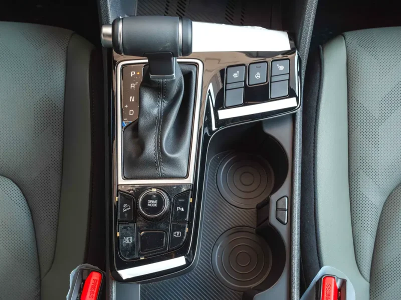 2025 Kia Sportage Other 2.0 Litres 4 Cylinders Petrol Engine White Black SUV GCC Specs