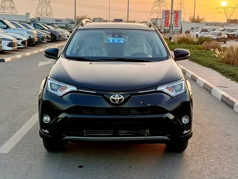 2018 Toyota Rav 4 XLE 4 Cylinders Petrol Engine Black Beige SUV American Specs