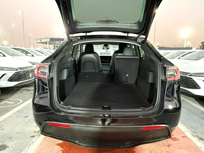 2022 Tesla Model Y Standard Electric Vehicle Black SUV 350 - 450 KM Range