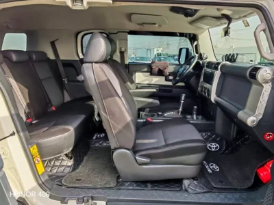 2021 Toyota FJ Cruiser VXR 6 Cylinders Petrol Engine White Black SUV GCC Specs