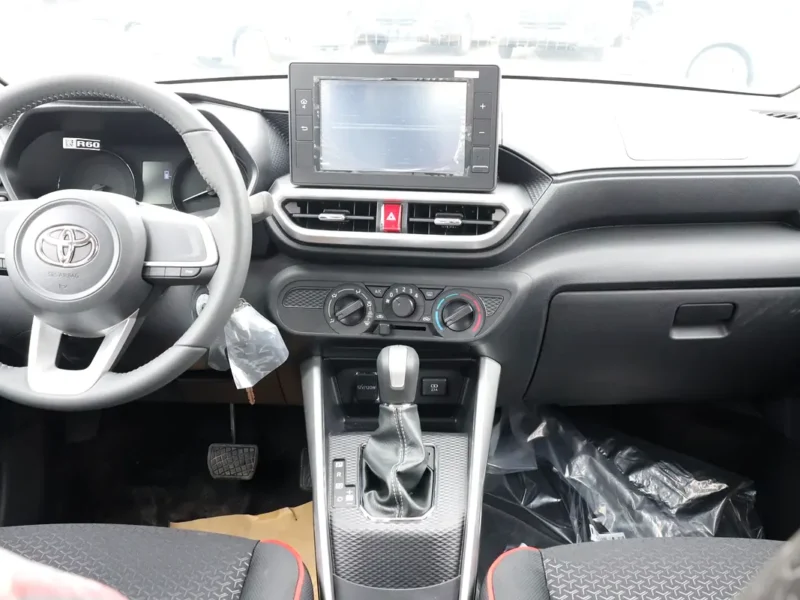 2025 Toyota Raize G 1.0 Litres 4 Cylinders Petrol Engine White Black SUV GCC Specs