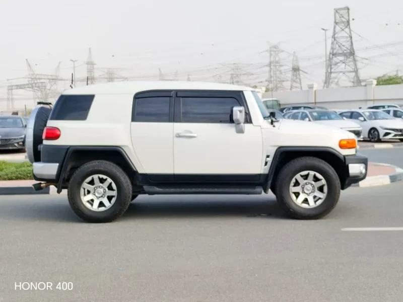 2021 Toyota FJ Cruiser VXR 6 Cylinders Petrol Engine White Black SUV GCC Specs