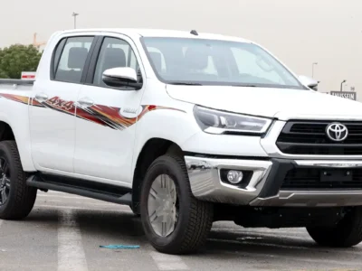 2026 Toyota Hilux SR5 2.7-liter Petrol 4 Cylinders Engine White Red Pickup Truck