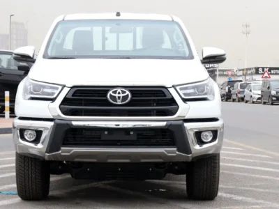 2026 Toyota Hilux SR5 2.7-liter Petrol 4 Cylinders Engine White Red Pickup Truck