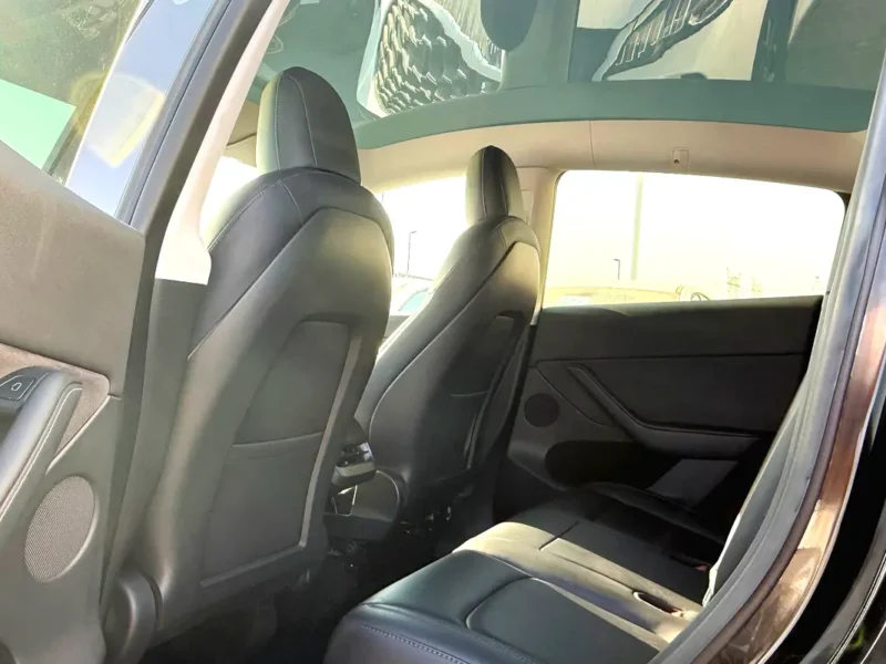 2022 Tesla Model Y Standard Electric Vehicle Black SUV 350 - 450 KM Range