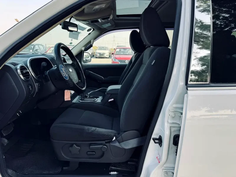 2010 Ford Explorer XLT 6 Cylinders Petrol Engine White Black SUV CLEAN TITLE