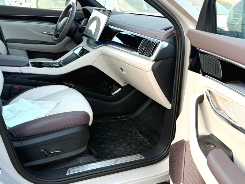2025 BYD Song Plus DM-i 4 Cylinders Hybrid Engine Grey Beige SUV Automatic