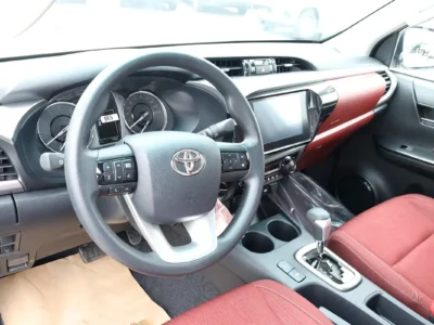 2026 Toyota Hilux SR5 2.7-liter Petrol 4 Cylinders Engine White Red Pickup Truck