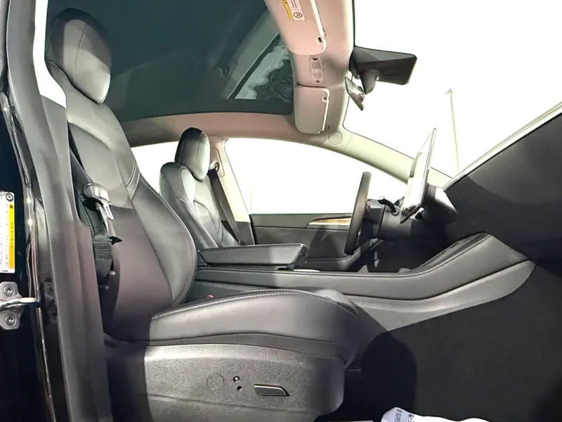 2022 Tesla Model Y Standard Electric Vehicle Black SUV 350 - 450 KM Range