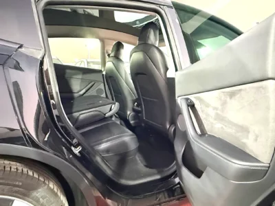 2022 Tesla Model Y Standard Electric Vehicle Black SUV 350 - 450 KM Range