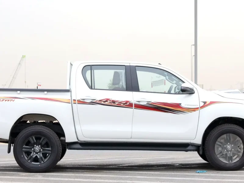 2026 Toyota Hilux SR5 2.7-liter Petrol 4 Cylinders Engine White Red Pickup Truck