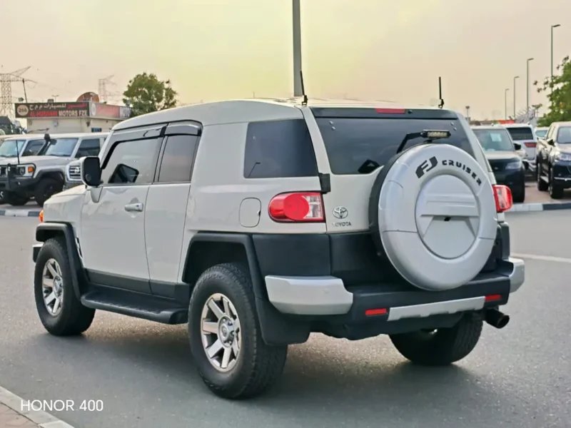 2021 Toyota FJ Cruiser VXR 6 Cylinders Petrol Engine White Black SUV GCC Specs