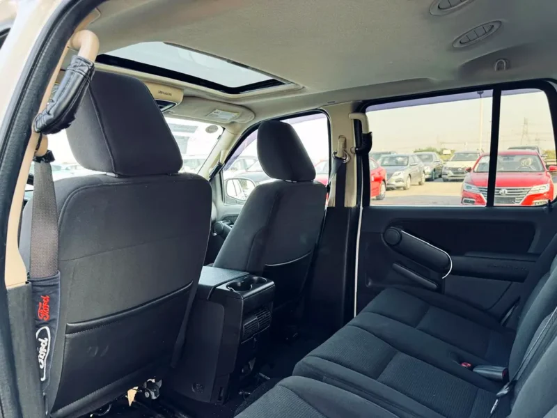 2010 Ford Explorer XLT 6 Cylinders Petrol Engine White Black SUV CLEAN TITLE