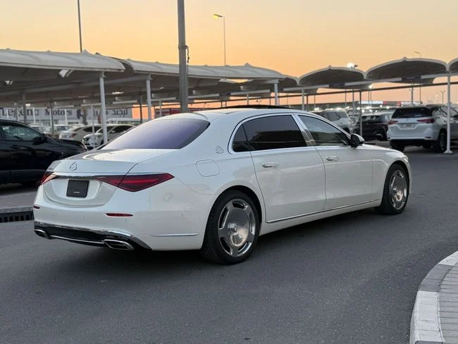 2022 Mercedes-Maybach S 580 4MATIC 4.0L V8 Biturbo with EQ Boost White Sedan