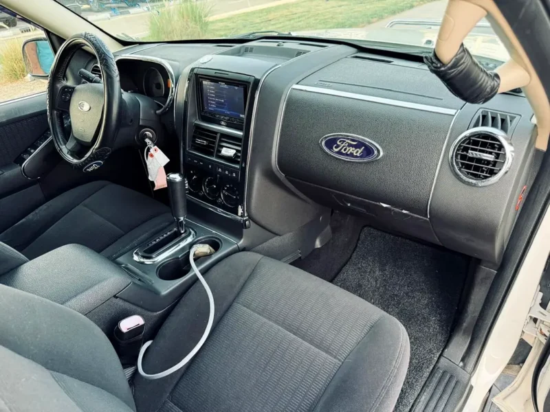 2010 Ford Explorer XLT 6 Cylinders Petrol Engine White Black SUV CLEAN TITLE