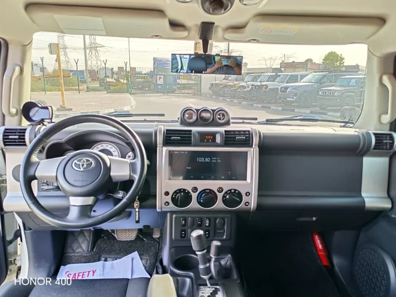 2021 Toyota FJ Cruiser VXR 6 Cylinders Petrol Engine White Black SUV GCC Specs