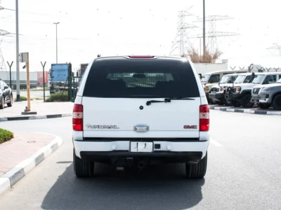 2001 GMC Yukon XL Denali 8 Cylinders Petrol Engine White Beige SUV Very Clean Car