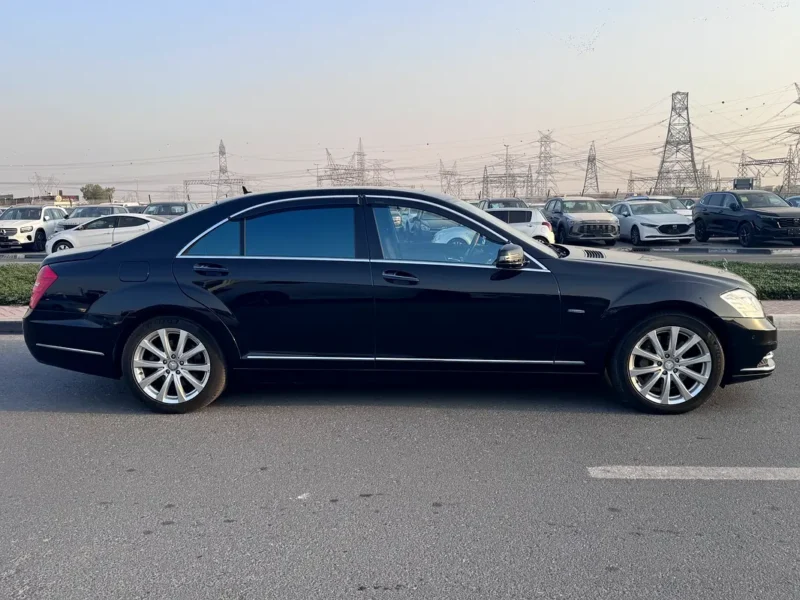 2012 Mercedes-Benz S-Class S 550 8 Cylinders Petrol Engine Black Sedan 4.5 GRADE