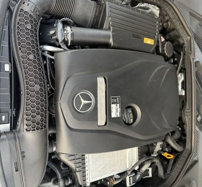 2015 Mercedes-Benz C200 4 Cylinders Petrol Engine White Black Sedan Mint Condition