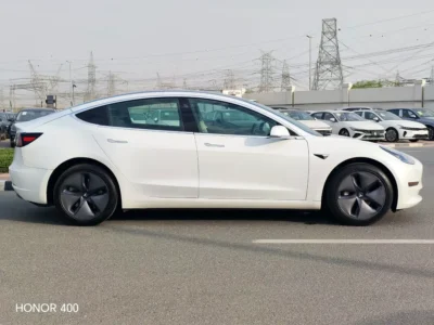 2020 Tesla Model 3 Standard Electric Vehicle 350 - 450 KM Range White Black Sedan