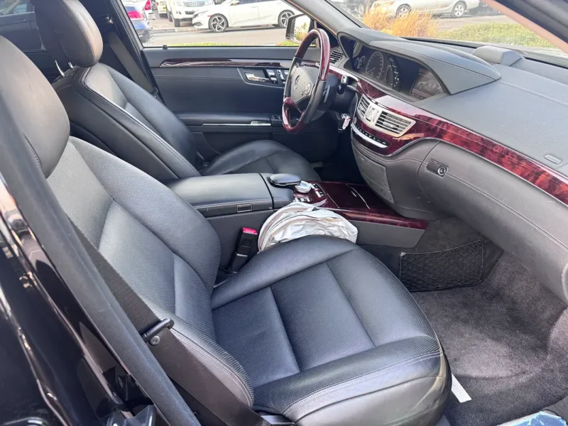 2012 Mercedes-Benz S-Class S 550 8 Cylinders Petrol Engine Black Sedan 4.5 GRADE