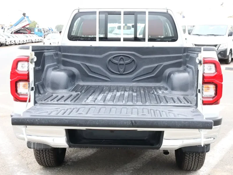 2026 Toyota Hilux SR5 2.7-liter Petrol 4 Cylinders Engine White Red Pickup Truck