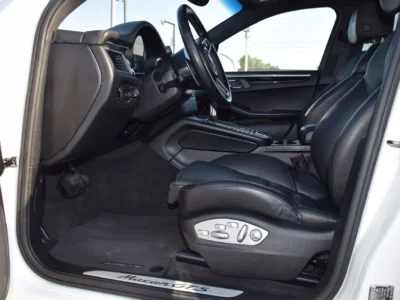 2018 Porsche Macan GTS 3.0 Litres 6-cylinder Twin Turbo Engine White Black SUV