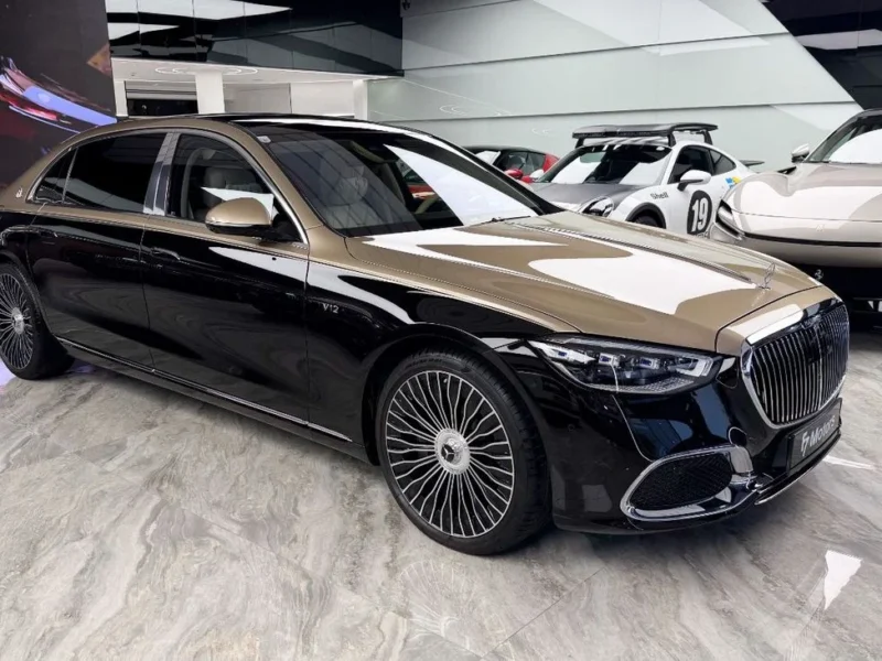2023 Mercedes Maybach S680 6.0 L V12 Twin-Turbo Two tone Gold Black Beige Sedan