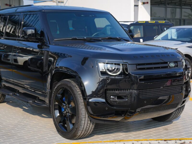 2025 Land Rover Defender 5.0 Litres Supercharged V8 Petrol Engine Black SUV