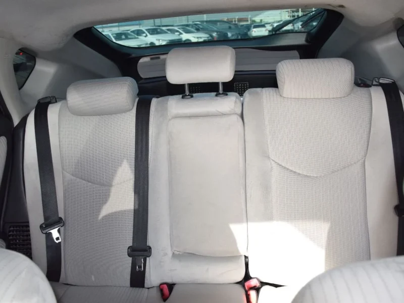 2013 Toyota Prius 1.8 Litres 4 Cylinders Hybrid Engine Silver Beige Sedan Automatic