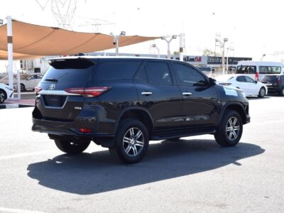 2026 Toyota Fortuner SR5 2.7 Litres 4 Cylinders Petrol Engine Black Beige SUV GCC