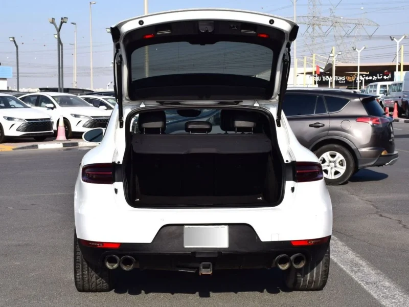 2018 Porsche Macan GTS 3.0 Litres 6-cylinder Twin Turbo Engine White Black SUV