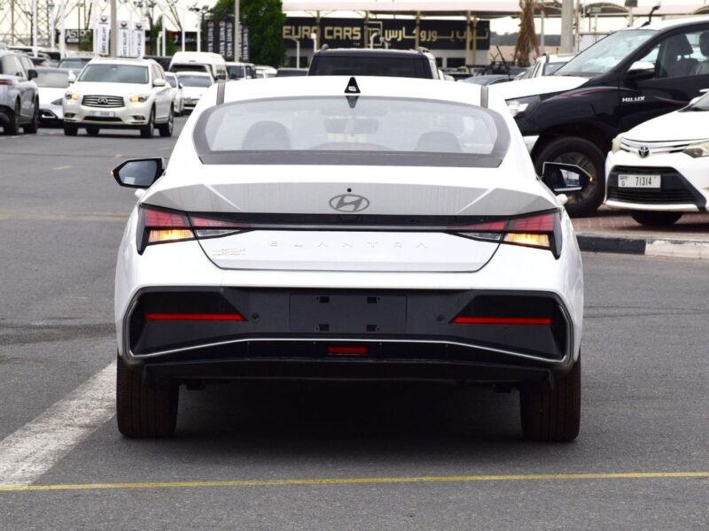 2025 Hyundai Elantra 1.5 Litres $ Cylinders Petrol Engine White Black Sedan Full Option