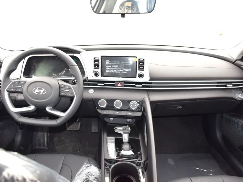 2025 Hyundai Elantra 1.5 Litres $ Cylinders Petrol Engine White Black Sedan Full Option