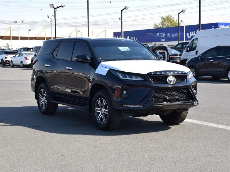2026 Toyota Fortuner SR5 2.7 Litres 4 Cylinders Petrol Engine Black Beige SUV GCC