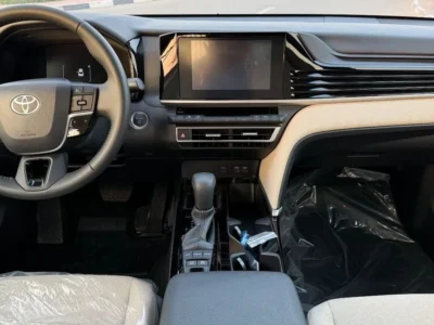 2025 Toyota Camry HEV LV Hybrid 2.5L 4 Cylinders Engine White Tan Sedan GCC