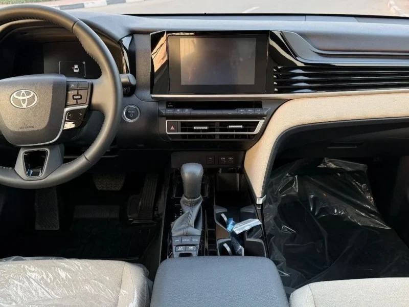 2025 Toyota Camry HEV LV Hybrid 2.5L 4 Cylinders Engine White Tan Sedan GCC