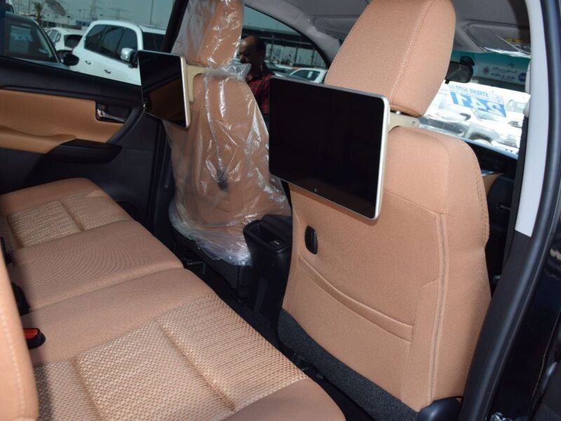 2026 Toyota Fortuner SR5 2.7 Litres 4 Cylinders Petrol Engine Black Beige SUV GCC