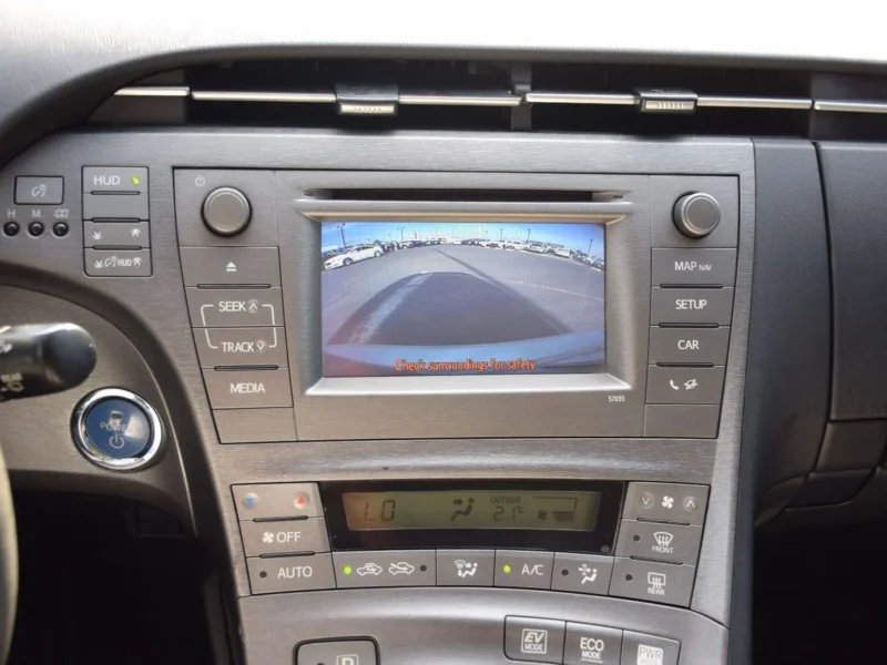 2013 Toyota Prius 1.8 Litres 4 Cylinders Hybrid Engine Silver Beige Sedan Automatic