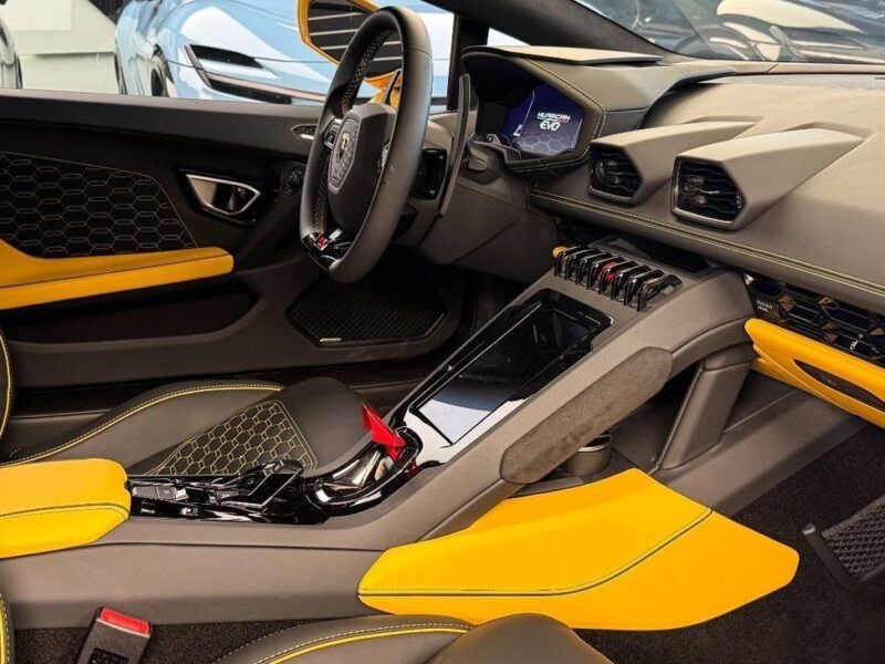 2023 Lamborghini Huracan Evo Spyder 5.2L Naturally Aspirated V10 Yellow Black Coupe