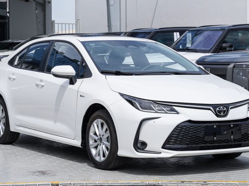 2025 Toyota Corolla 1.8 Litres 4-Cylinder Hybrid Engine White Black Sedan