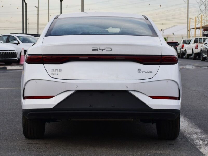 2025 BYD QIN PLUS DM-i 55-km 1.5L 4 Cylinders Plug in Hybrid Engine White Grey Sedan
