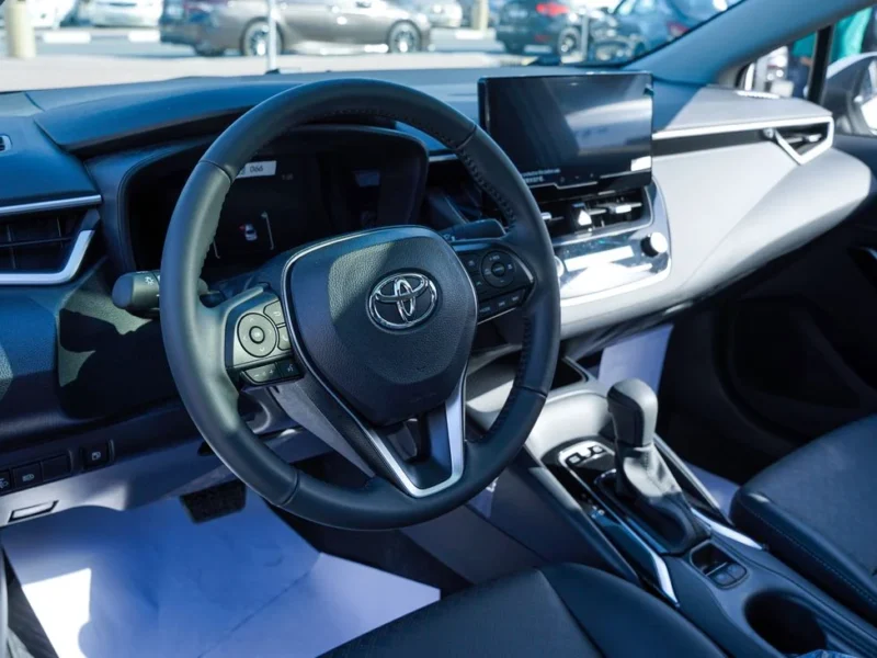 2025 Toyota Corolla 1.8 Litres 4-Cylinder Hybrid Engine White Black Sedan