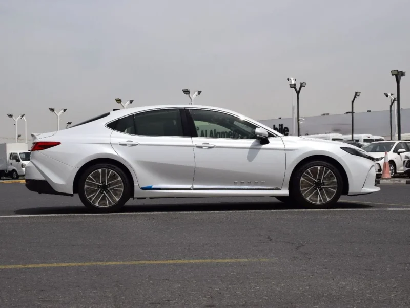 2026 Toyota Camry 2.5 Litres 4 Cylinders Hybrid Engine White Brown Sedan GCC Specs