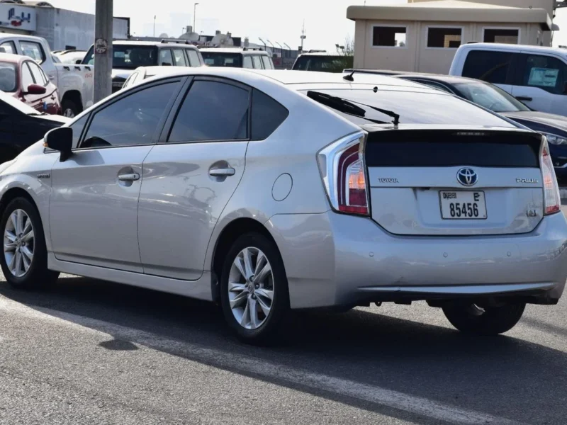 2013 Toyota Prius 1.8 Litres 4 Cylinders Hybrid Engine Silver Beige Sedan Automatic