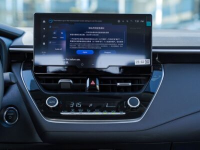 2025 Toyota Corolla 1.8 Litres 4-Cylinder Hybrid Engine White Black Sedan