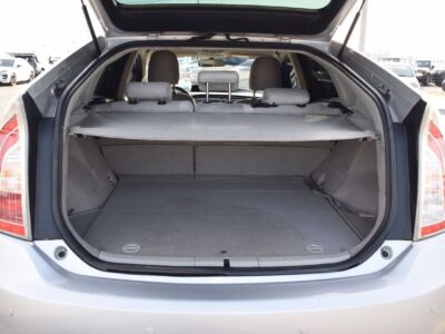 2013 Toyota Prius 1.8 Litres 4 Cylinders Hybrid Engine Silver Beige Sedan Automatic